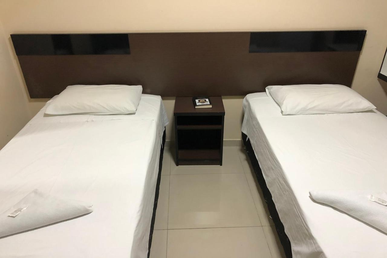 Oyo Hotel Melo 阿拉皮拉卡 外观 照片